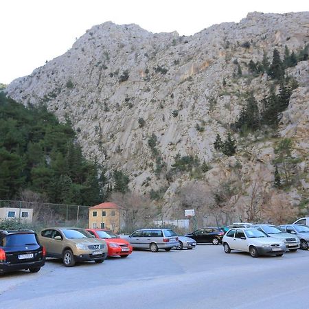 Apartments With A Parking Space Omis - 4327 外观 照片